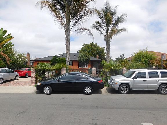 4th image of 220 Daphne Way