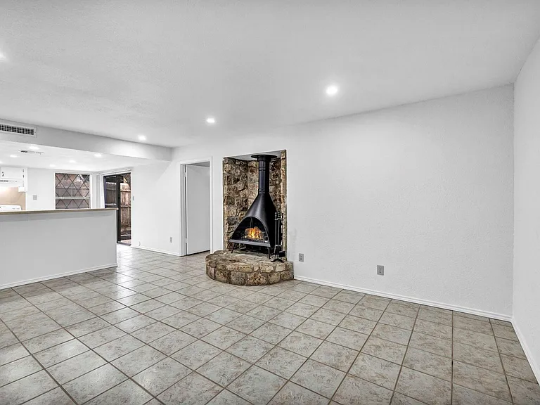 4010 Cima Serena Dr #B — Photo 4