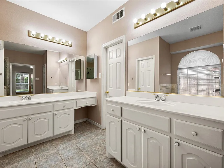 7700 Buccaneer Cir — Photo 22