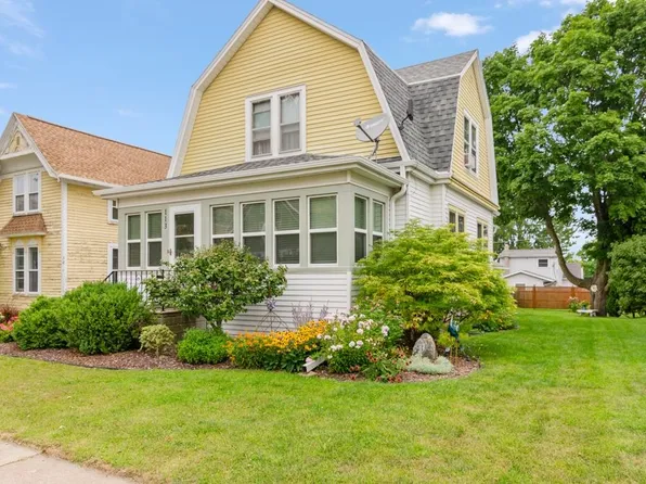 113 E Beacon Ave, New London, WI 54961