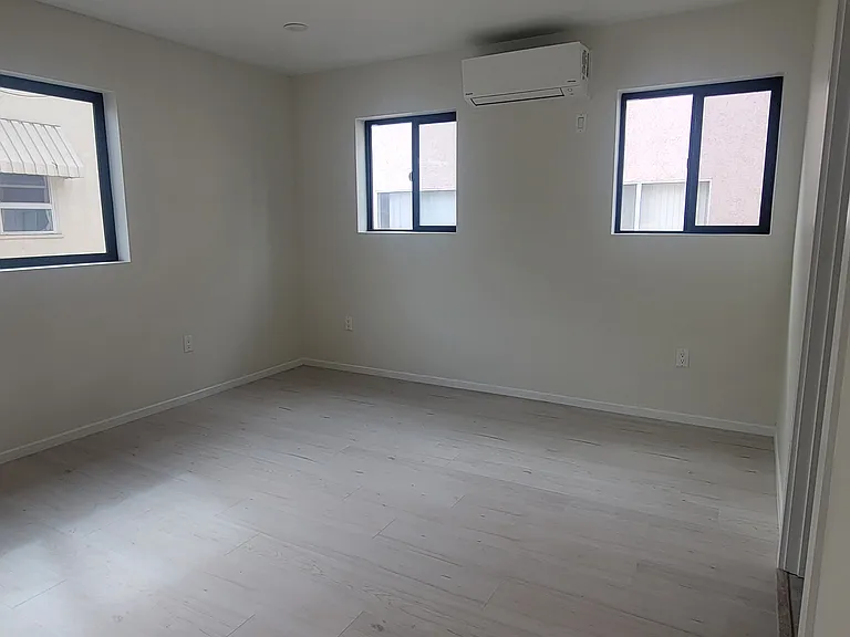 1427 S Shenandoah St #1425-1/2 — Photo 10