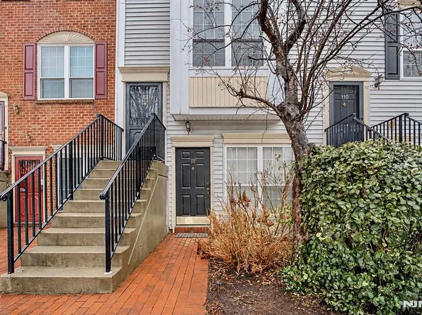 111 Cottonwood St, Jersey City, NJ 07305