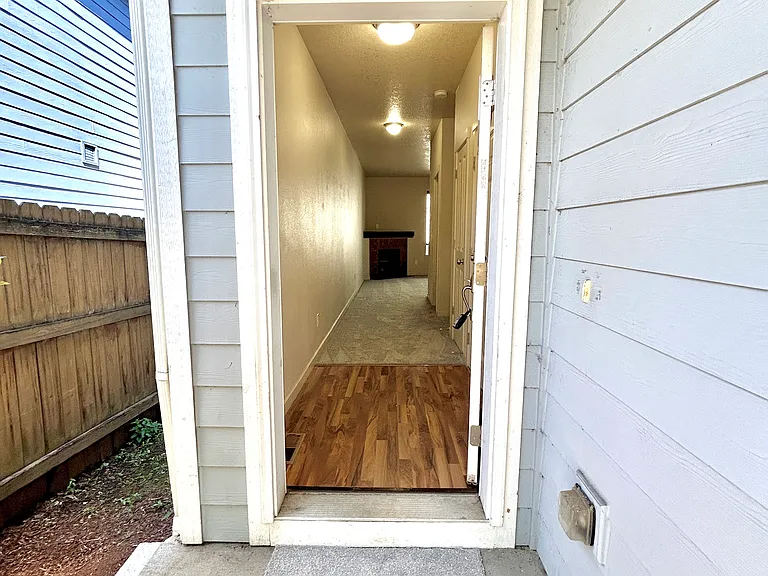5321 NE 74th Ave — Photo 3