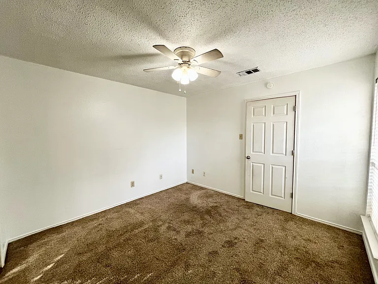 1450 Meadowood Village Dr — Photo 7