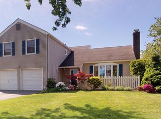 1093 W Lake Dr, Toms River, NJ 08753