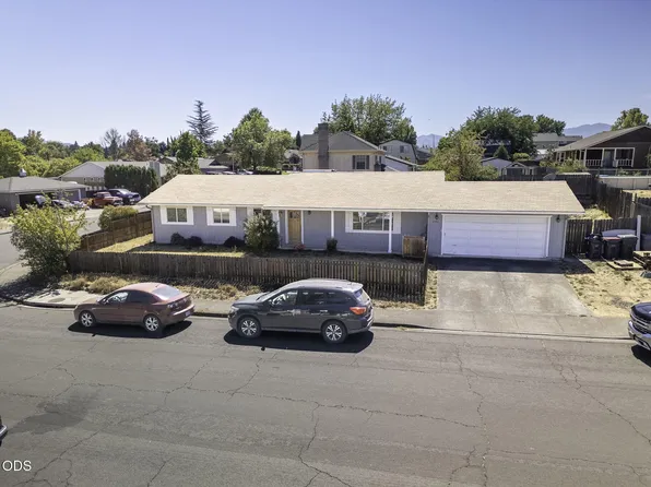 2552 Brookside Dr, Medford, OR 97504