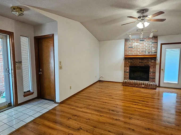 612 Springwood St — Photo 3