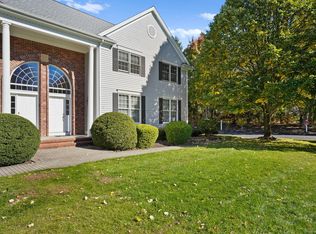 1 Village Dr #1, Trumbull, CT 06611
