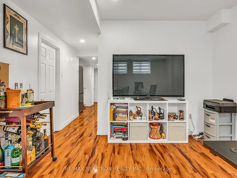89 Beaconsfield Ave — Photo 42
