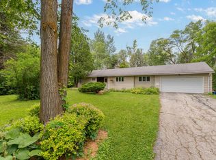 1510 W El Rancho Dr, Mequon, WI 53092
