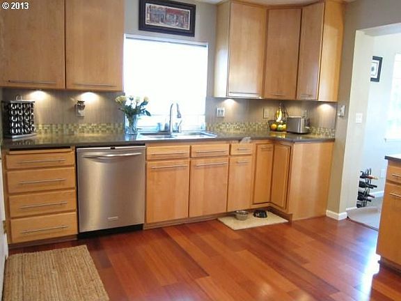 SS Appliances in Kitchen