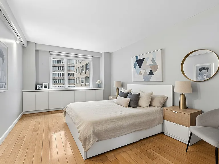 411 E 53rd St #10L — Photo 5
