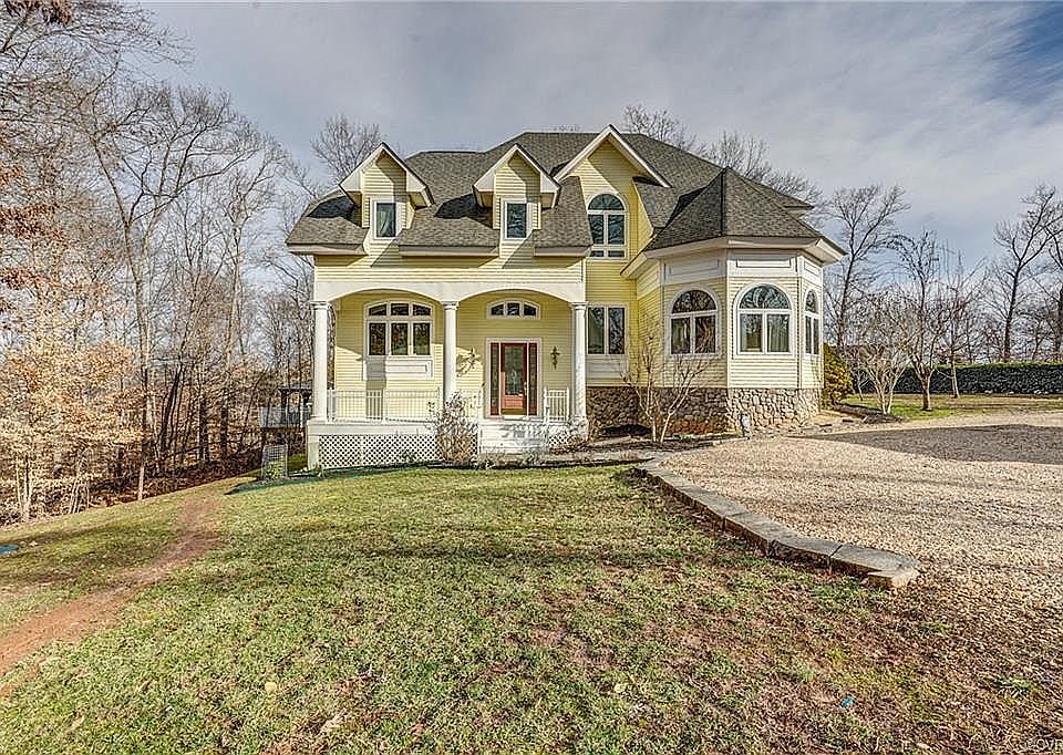 1st image of 35 Christopher Ct