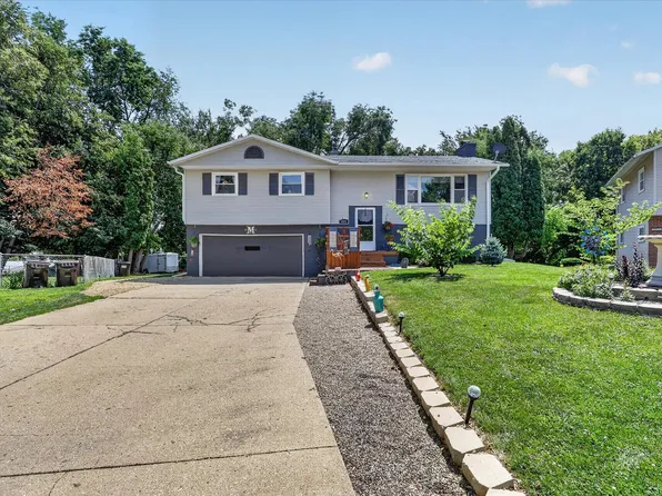 1821 Middlebury Rd, Freeport, IL 61032