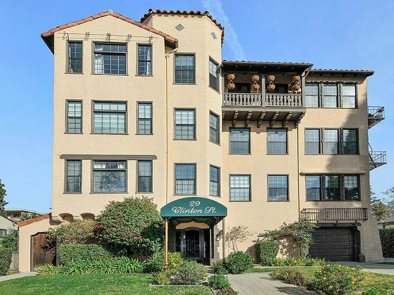 Historic Mediterranean Building in Great Location — Photo 15