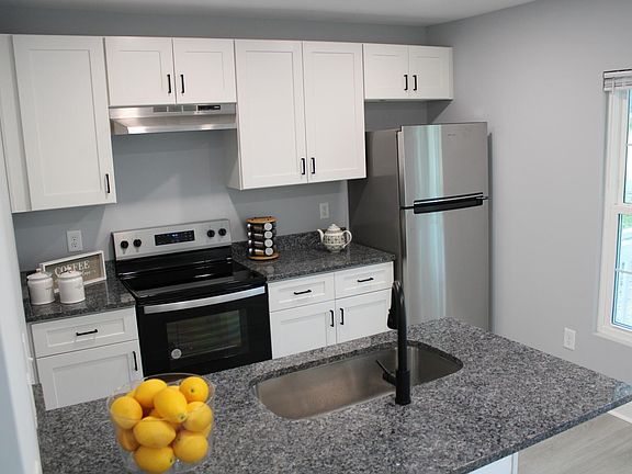 5th image of 1210 Shaw St