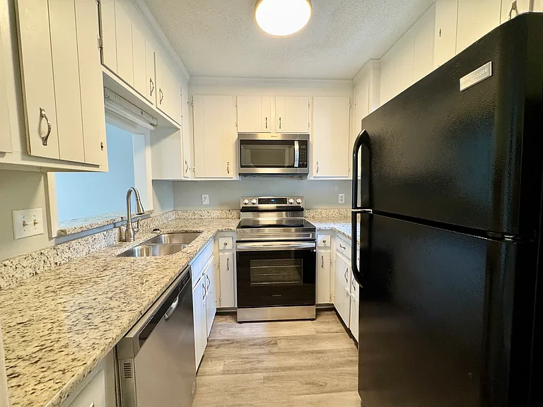 3205 Warwick Dr — Photo 7