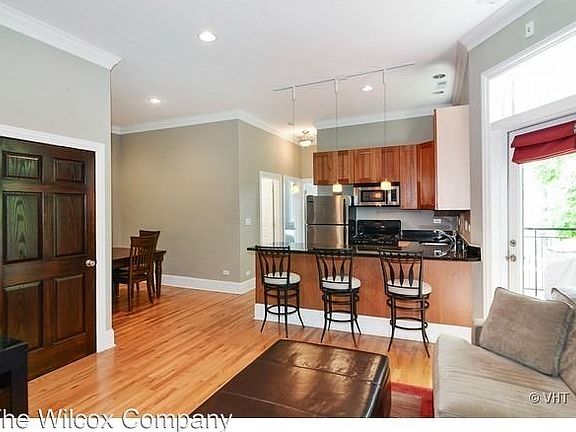 4th image of 4549 N Malden St APT 4