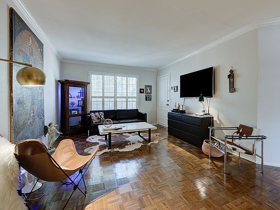 4th image of 7815 Broadway St