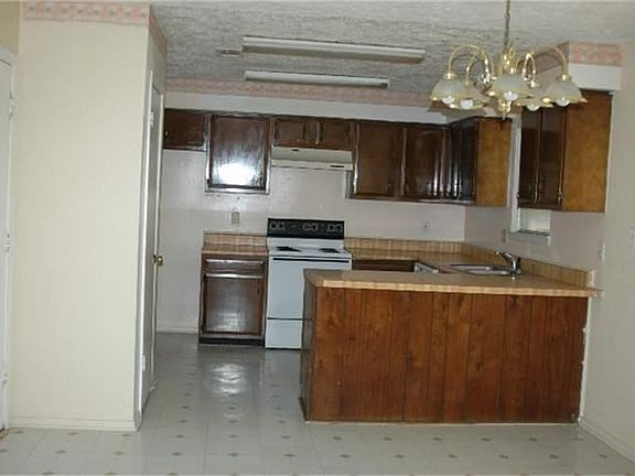 2nd image of 205 Redbud Cir