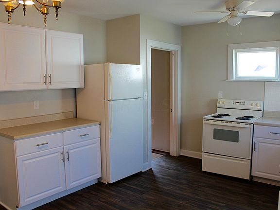 5th image of 953 N Pierce Ave