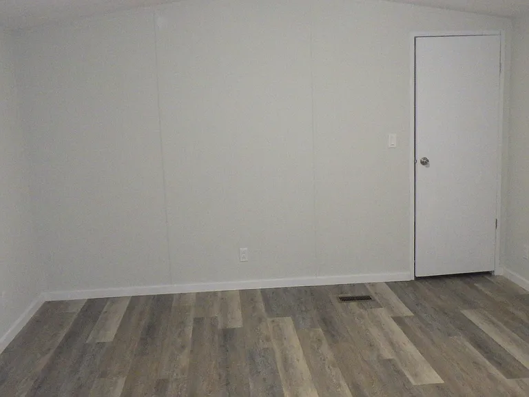 407 Martin Ct — Photo 9