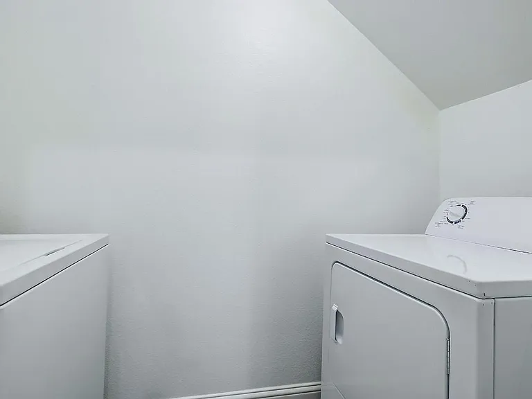 2402 Spence St #A — Photo 14