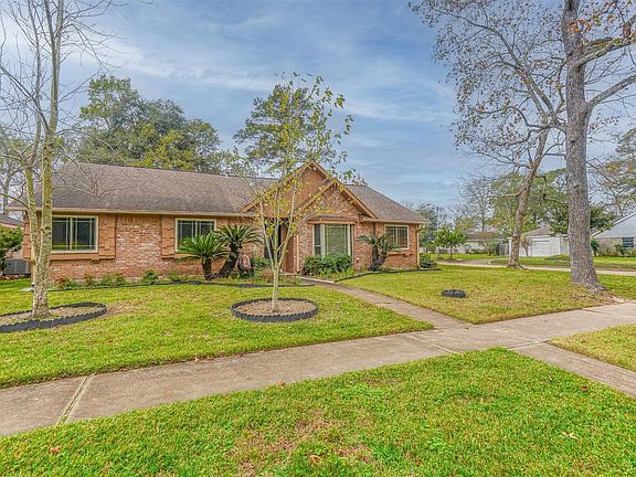 5th image of 2114 Cobble Creek Dr