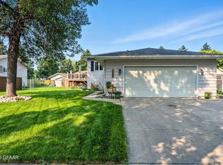 1306 Rider Rd, Grand Forks, ND 58201