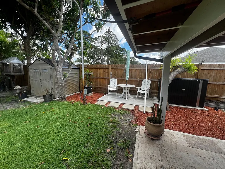 173 SE Fallon Dr — Photo 37