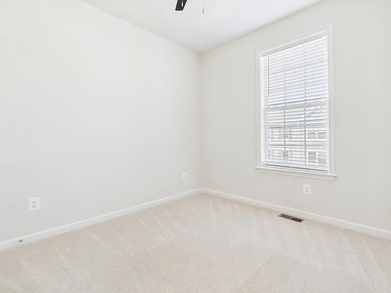 33 Chester Ct — Photo 37