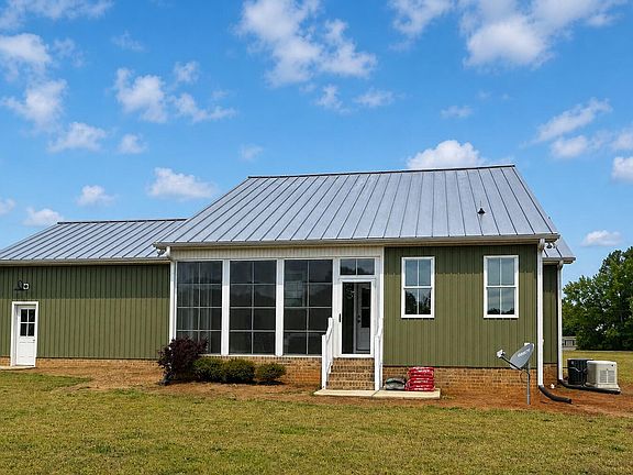 5th image of 620 Rhodes Rd