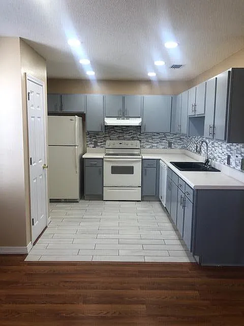 3 bed, 2.0 bath, 1266 sqft, $2,000 — Photo 3