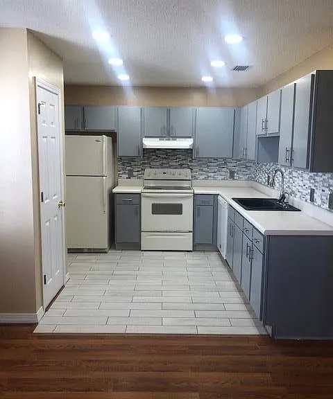 9317 E River Dr — Photo 3