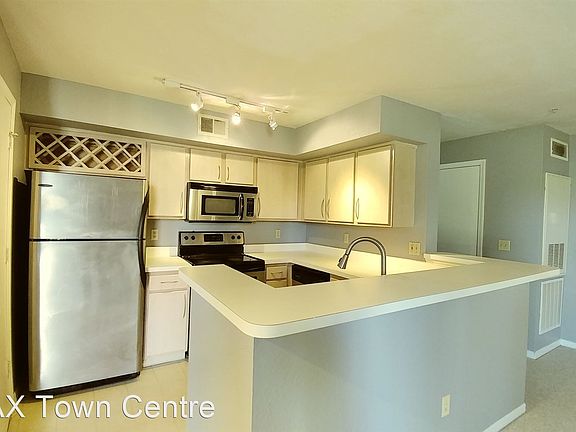 4th image of 7340 Westpointe Blvd APT 321