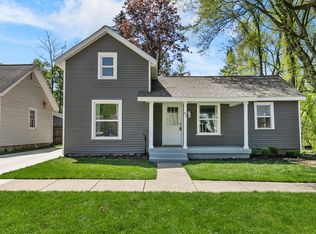 82 Grove St, Sparta, MI