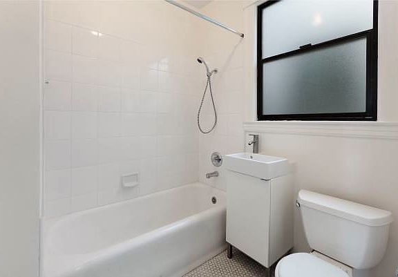 5th image of 975 Valencia St APT 8