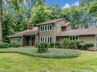 6 Puddingstone Ln, Millington, NJ 07946