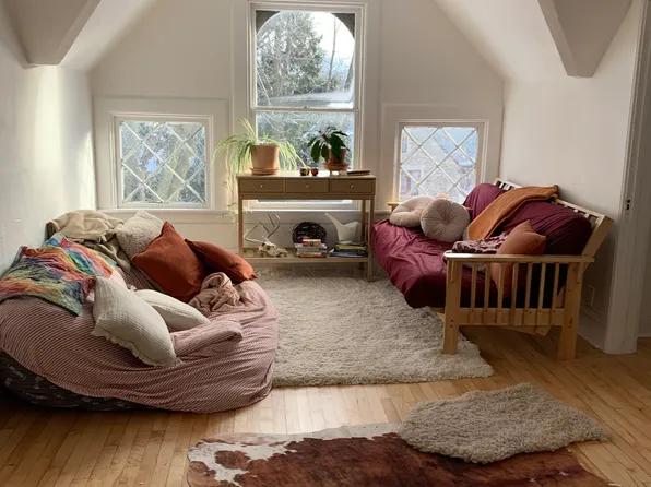 (undisclosed Address), Milwaukee, WI 53211