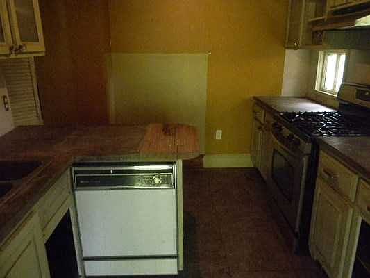 3rd image of 322 W 6th Ave