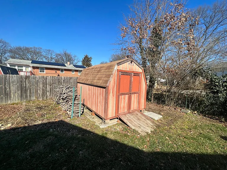 2508 Saint John Pl — Photo 36