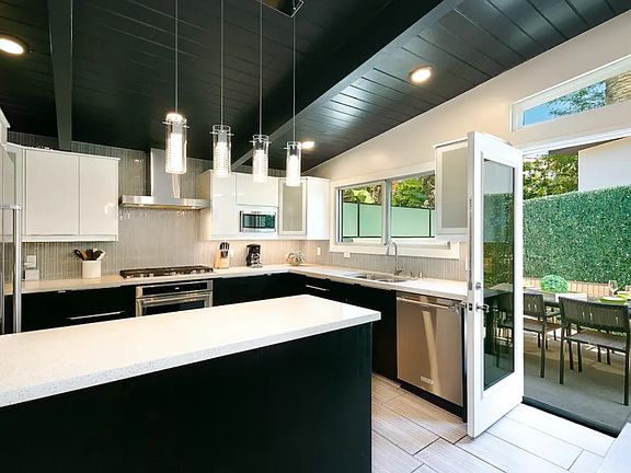 Beautiful Chef Kitchen.