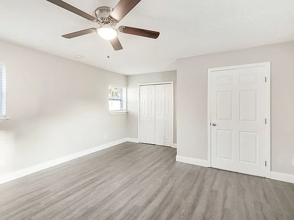 3rd image of 9420 Noble Ave Unit 113