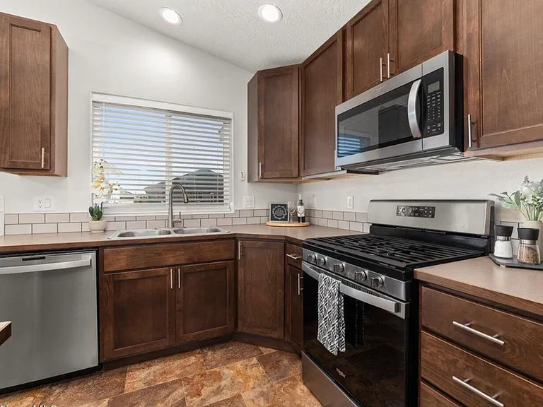 1526 N Minam Loop — Photo 17