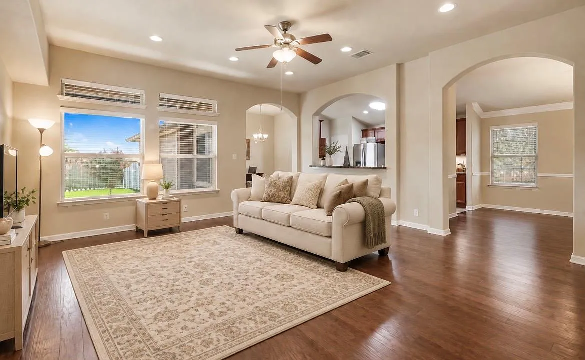 3 bed, 2.0 bath, 1953 sqft, $2,295 — Photo 3