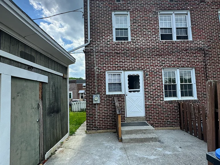 1724 Robbins Pl — Photo 11