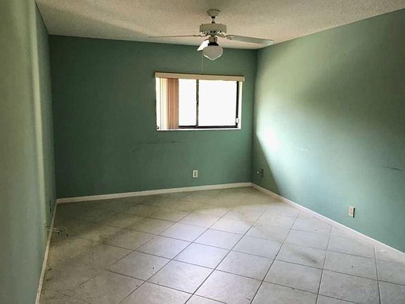 4th image of 5904 S End Lake Drive #202