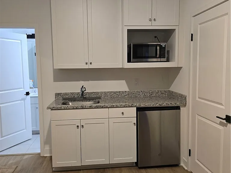 1887 Vincent Dr — Photo 5