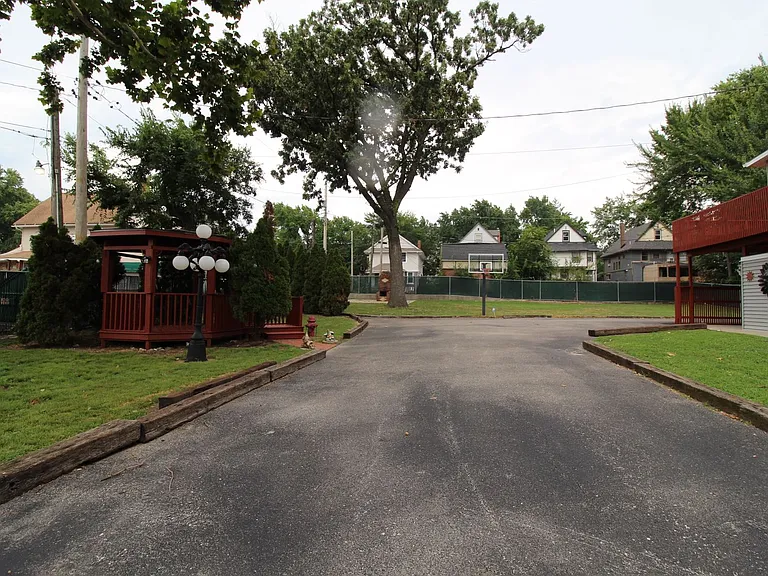 3215 Charlotte St — Photo 5