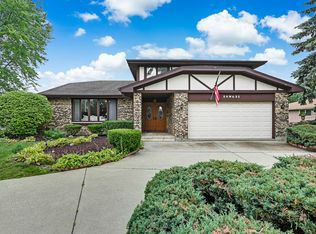 16W631 Therese Ct, Willowbrook, IL 60527